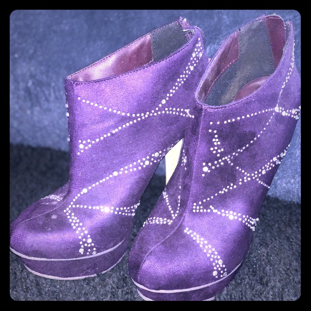 Purple pumps
